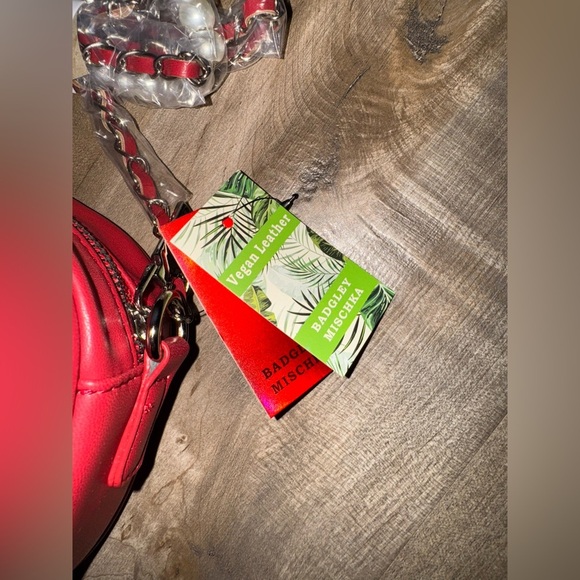 NWT Badgley Mischka Diamond Quilted Red Camera Bag With Pearls Vegan Leather - Picture 5 of 9